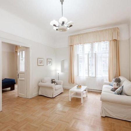 Historic Centre-Spacious Apartment Praga Esterno foto