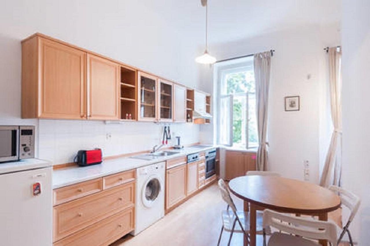 Historic Centre-Spacious Apartment Praga Esterno foto